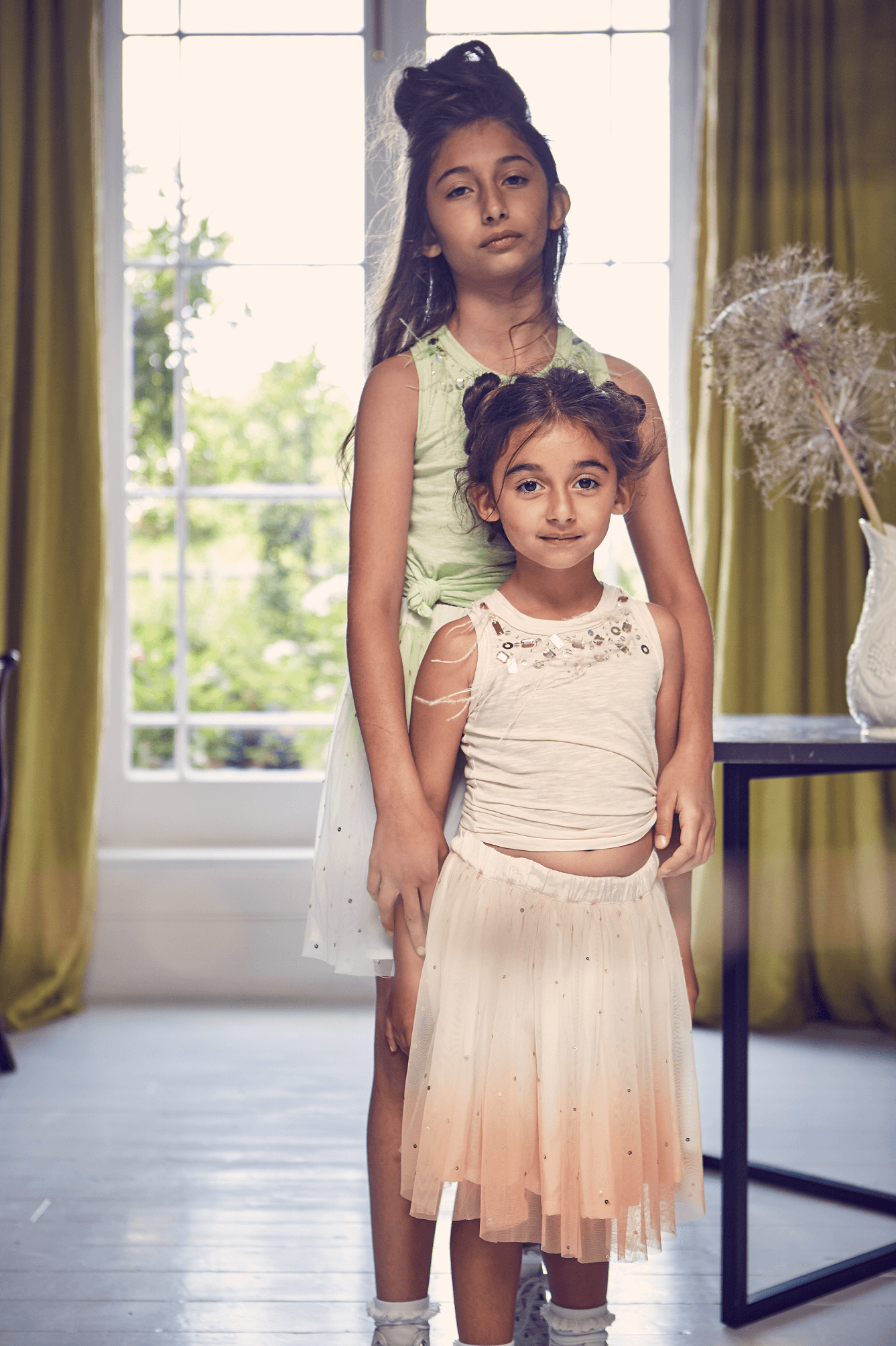 LEILA CRYSTALS & FEATHERS TEE - CREAM