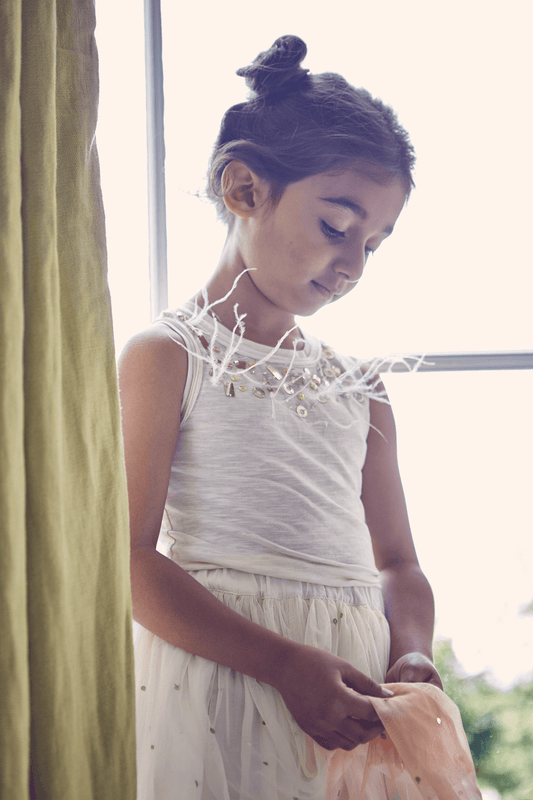 LEILA CRYSTALS & FEATHERS TEE - CREAM